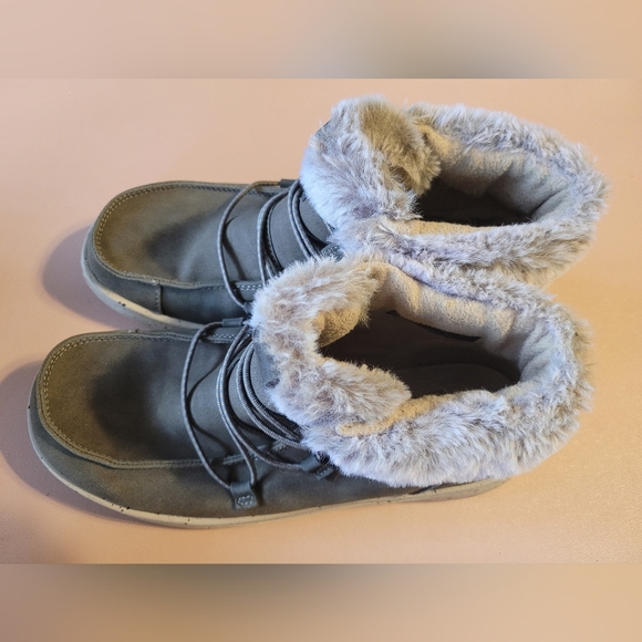 HEY DUDE Gray Fur-Lined Boots - Picture 4 of 10